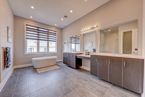 1 Cryderman Ln Bowmanville ON 33